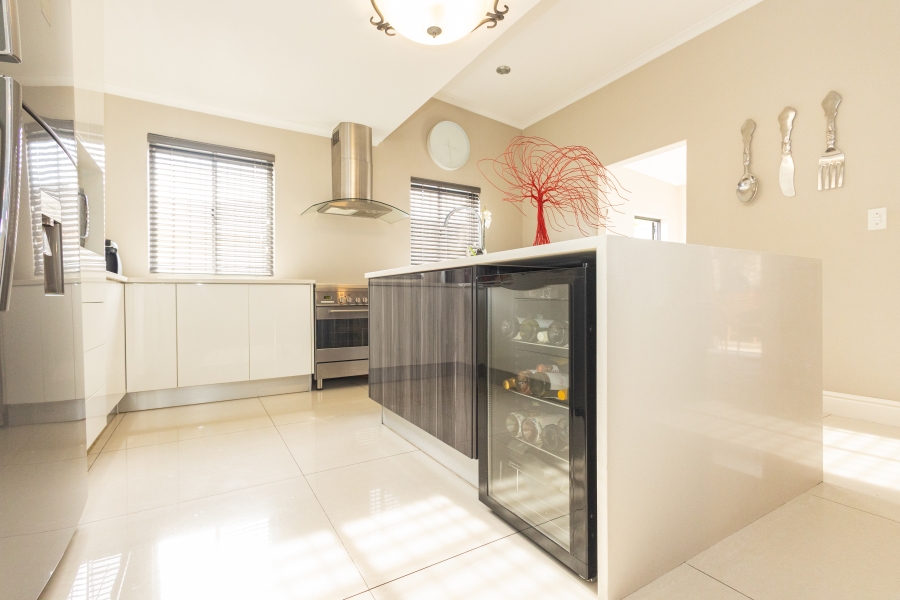 4 Bedroom Property for Sale in Sonstraal Heights Western Cape